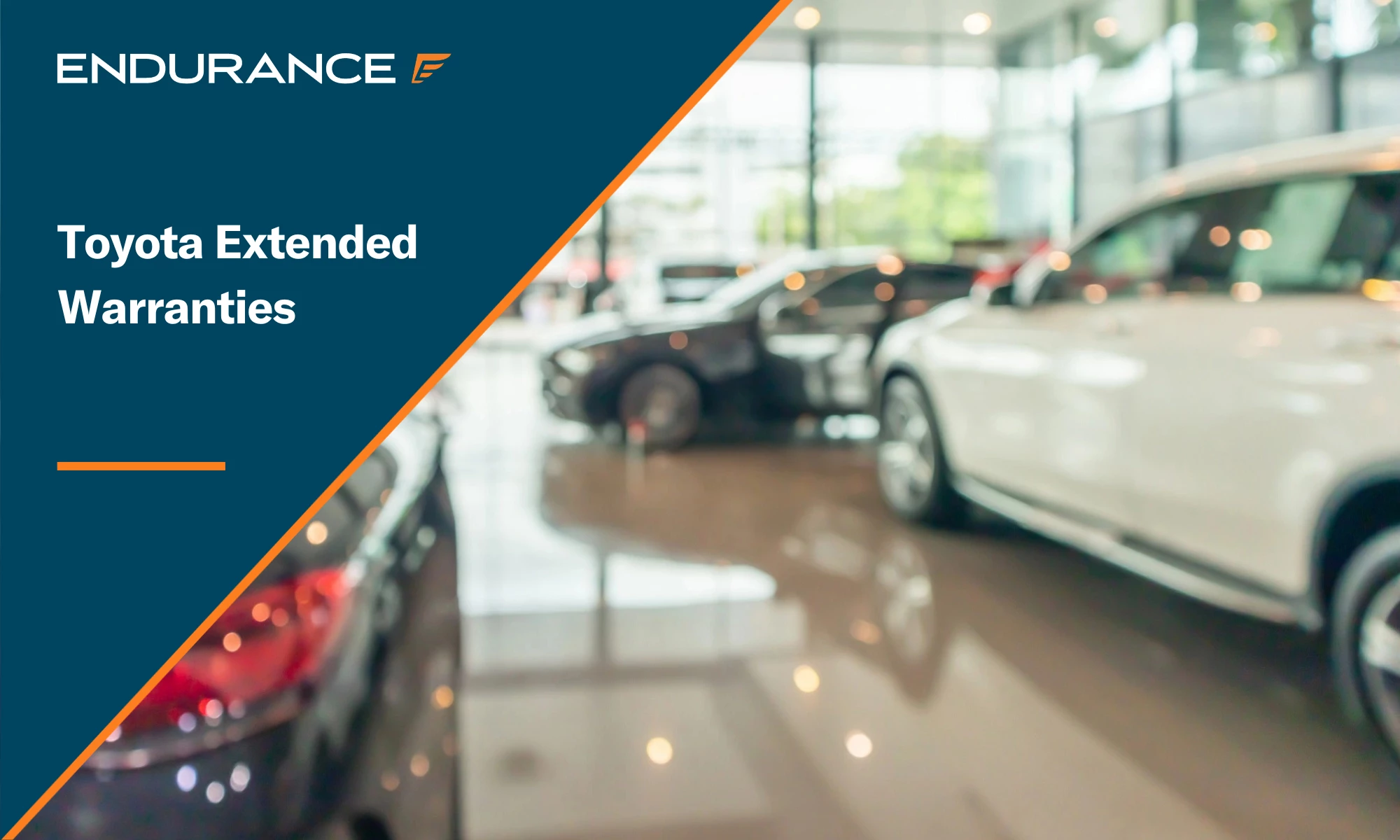 Coches Toyota nuevos en una sala de exposición