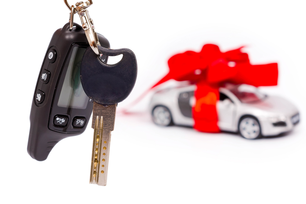 Regalo. Llaves de coche al fondo de la máquina.