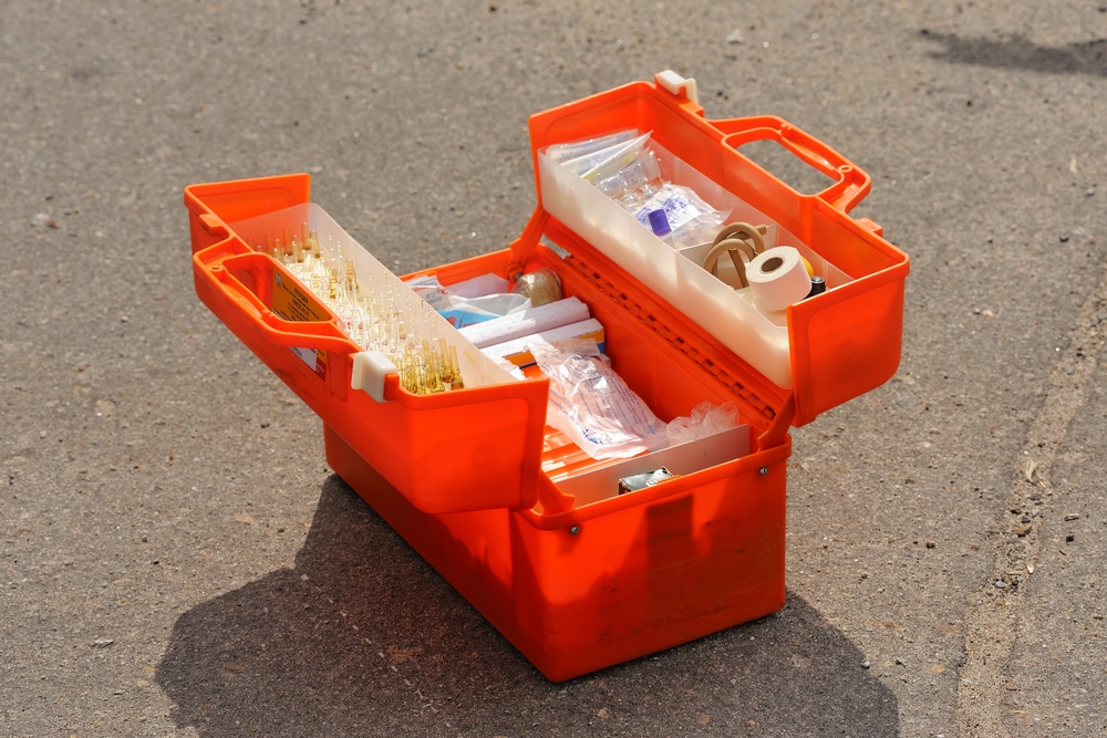 emergency-road-kit-in-trunk-useful