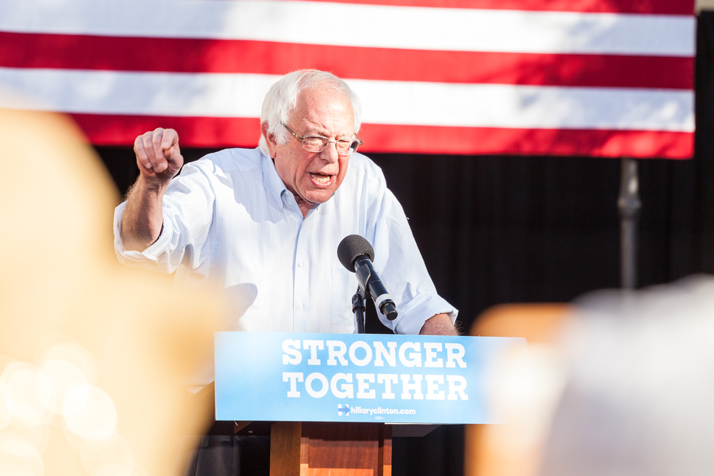 LAS VEGAS, NV - 6 de noviembre de 2016: Bernie Sanders hace campaña para el Partido Demócrata en CSN.