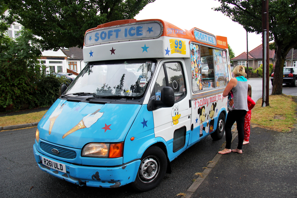 Furgoneta de helados suburbana