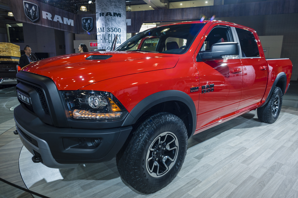 NUEVA YORK, EE. UU. - 24 DE MARZO DE 2016: RAM 1500 en exhibición durante el Salón Internacional del Automóvil de Nueva York en el Jacob Javits Center.
