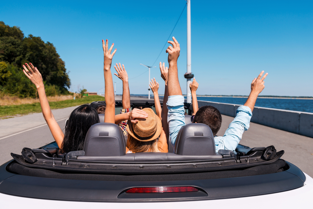 Friends-and-family-on-a-road-trip