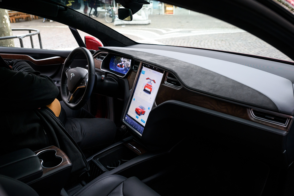 Taller de máquinas Tesla en el centro de Fráncfort. Tesla es una empresa estadounidense que cotiza en bolsa y diseña, fabrica y vende coches eléctricos.