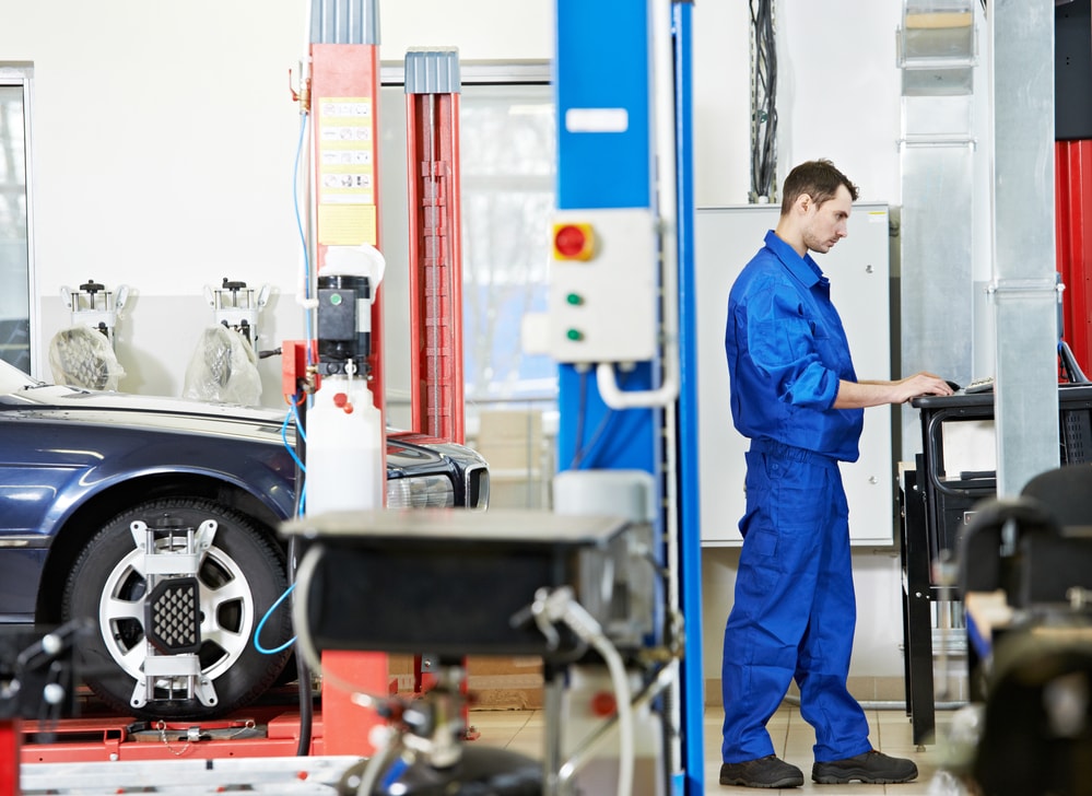 mechanic wheel alignment and balancing