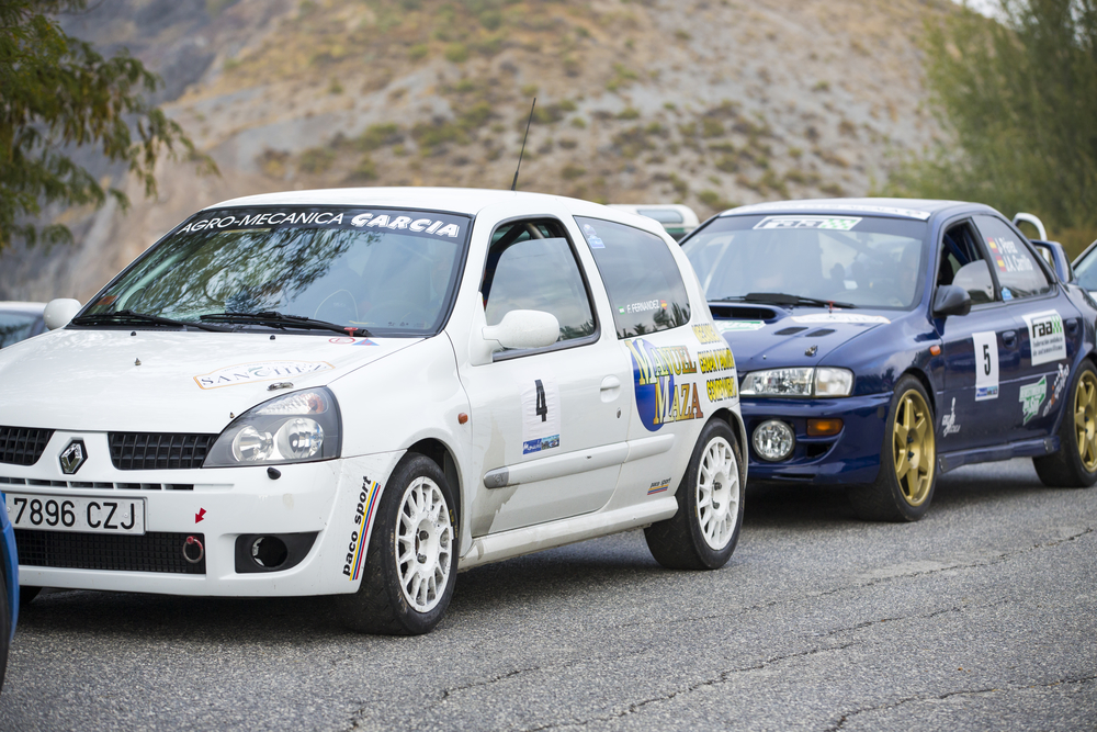 GRANADA, ESPAÑA - 27 SEP: Piloto desconocido en el "Primer Rally-Crono el Purche", el 27 de septiembre de 2014 en Granada, España.