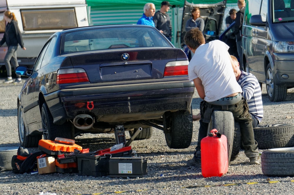 checking car track