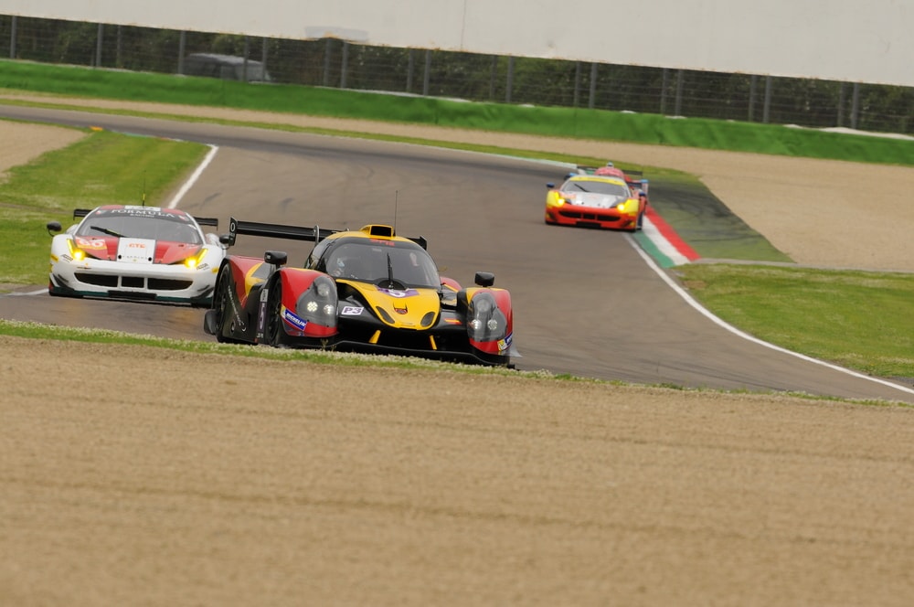 lmp1 car racing at le mans