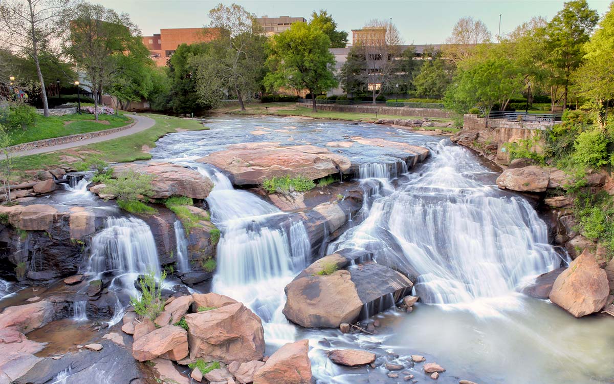 La vista de Falls Park en Greenville, SC.