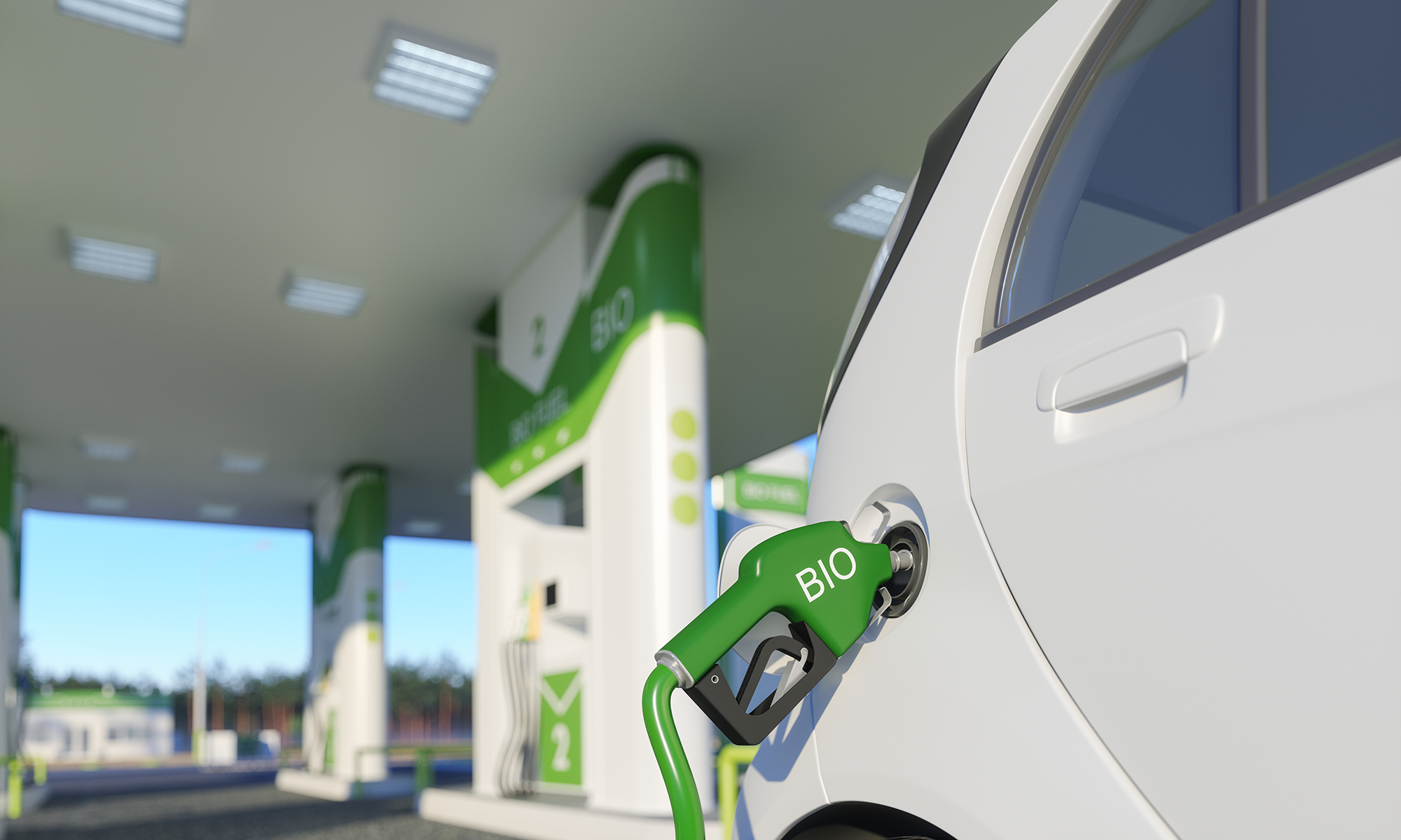 Un automóvil blanco cargando combustible en una estación de servicio de biodiésel, una actividad cada vez más popular con el impulso hacia fuentes de combustible más limpias.