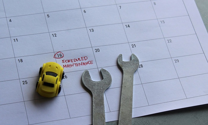 Car scheduled maintenance on a calendar