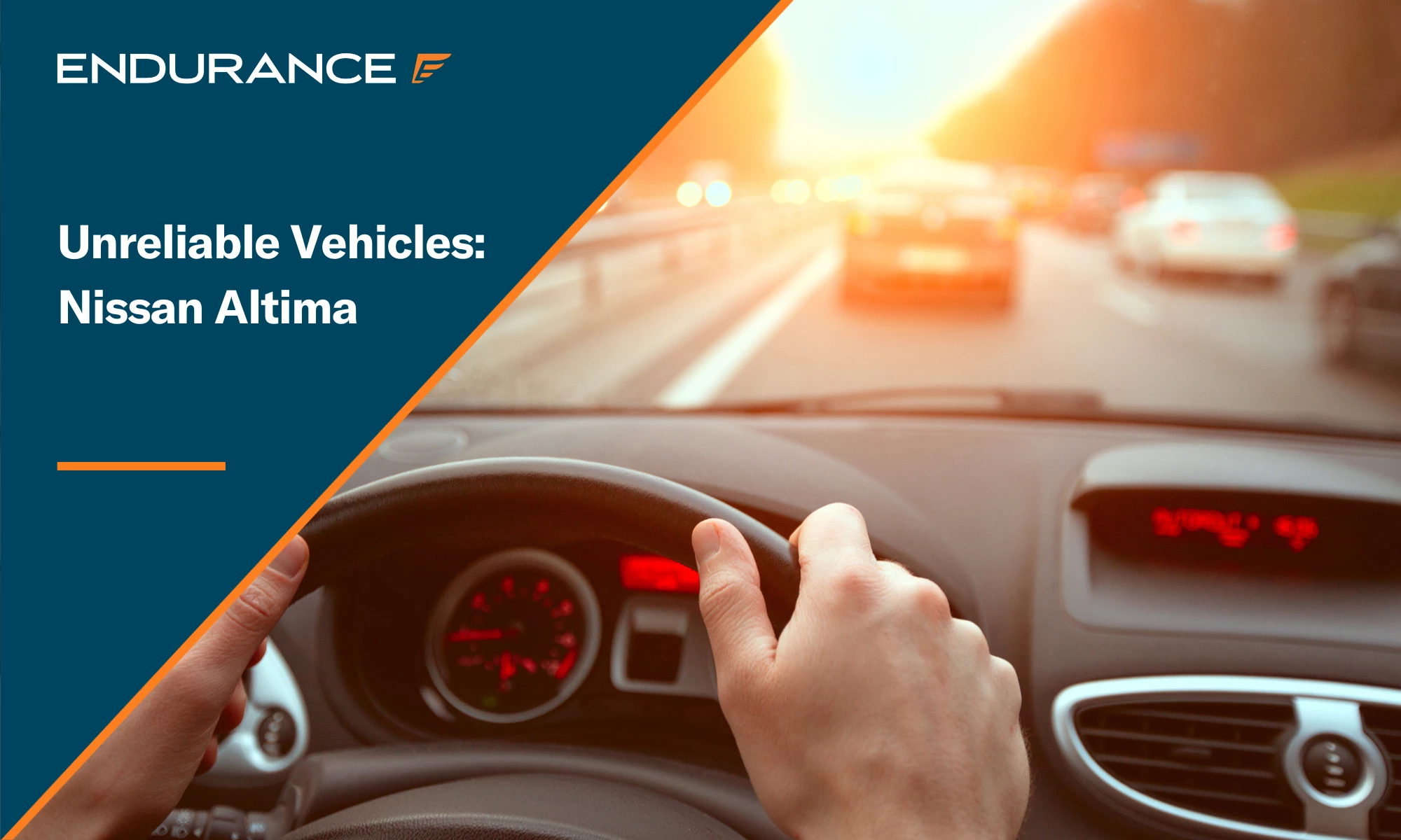 Las manos del conductor sobre el volante de un coche Nissan