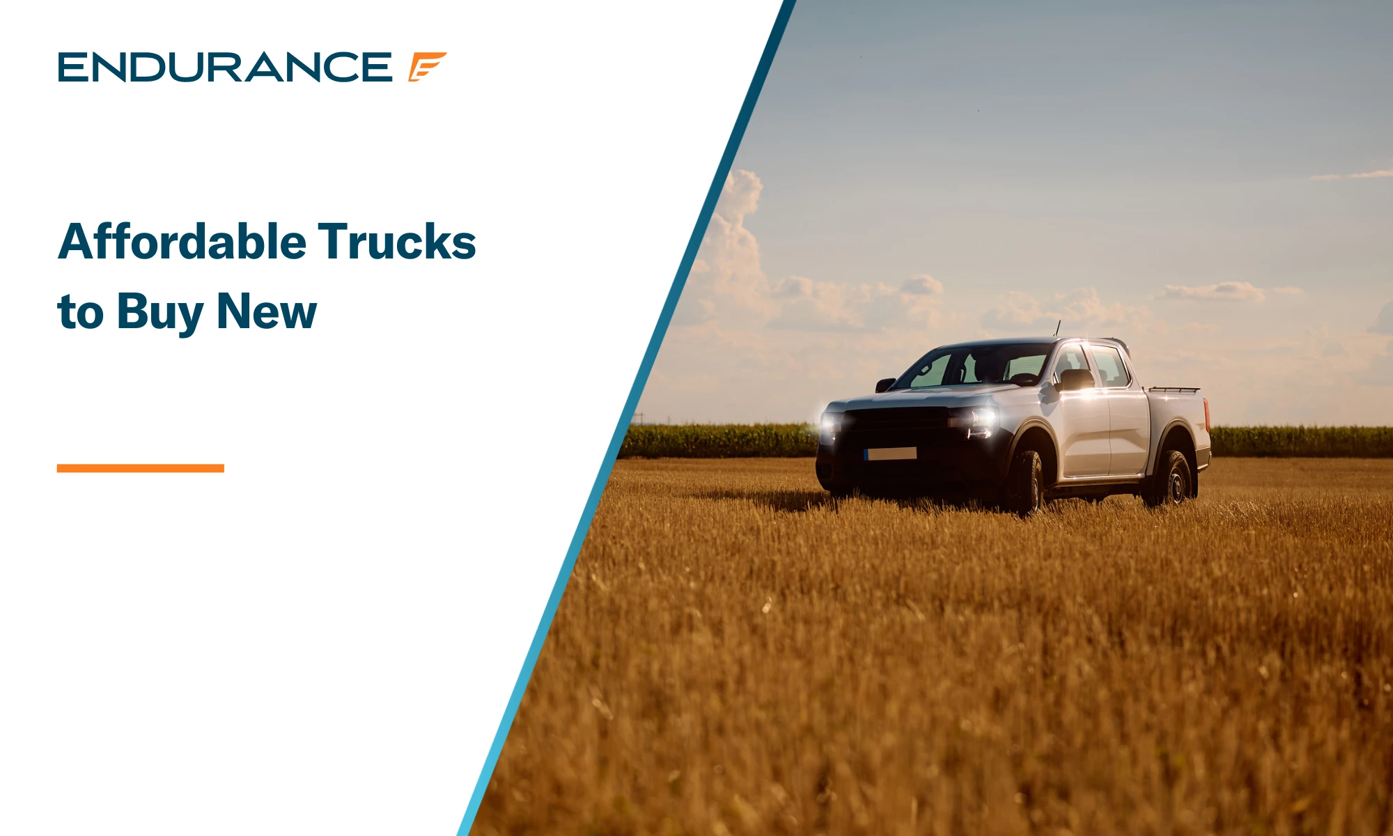 Una camioneta blanca nueva estacionada en un campo de trigo.