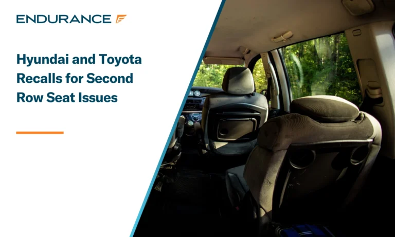 Interior vacío del asiento trasero de un SUV: Toyota y Hyundai retiran del mercado los asientos traseros.